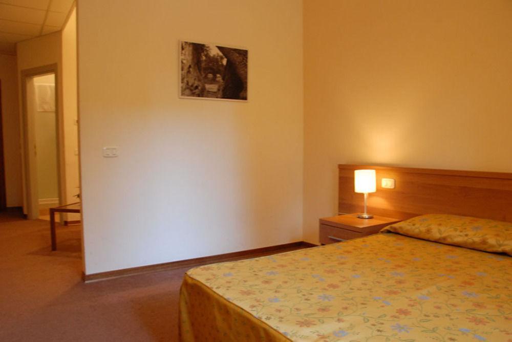 Hotel Castel Miramonti Selva Di Fasano Kültér fotó