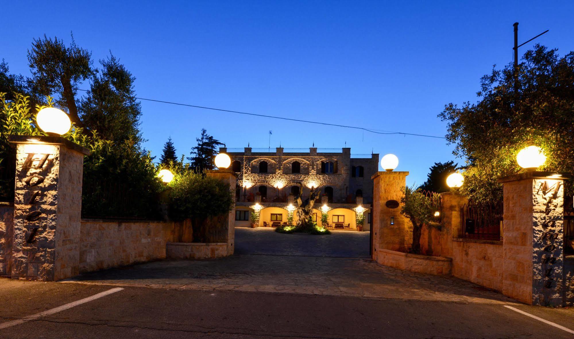 Hotel Castel Miramonti Selva Di Fasano Kültér fotó